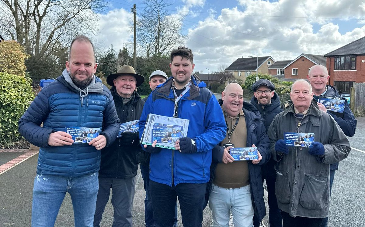 Bar wearing blue dresses and a Thatcher wig, could James Daly and his canvassing simpletons look any more Tory?
#ToriesOut646 #JamesDaly #GeneralElectionNow