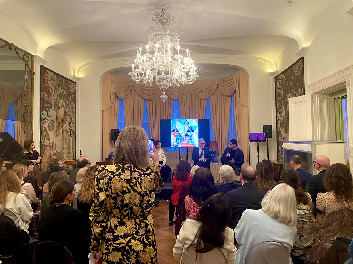 It was great to be at the fabulous Italian Embassy @ItalyinUK. His Excellency @InigoLND opened '#ItalianThreads: Conversations on Fashion'. The first episode 'Innovation and Tradition' hosts @MSilviaSacchi with Luca Sburlati, CEO of Pattern Group, and intervention by @Burberry’s…