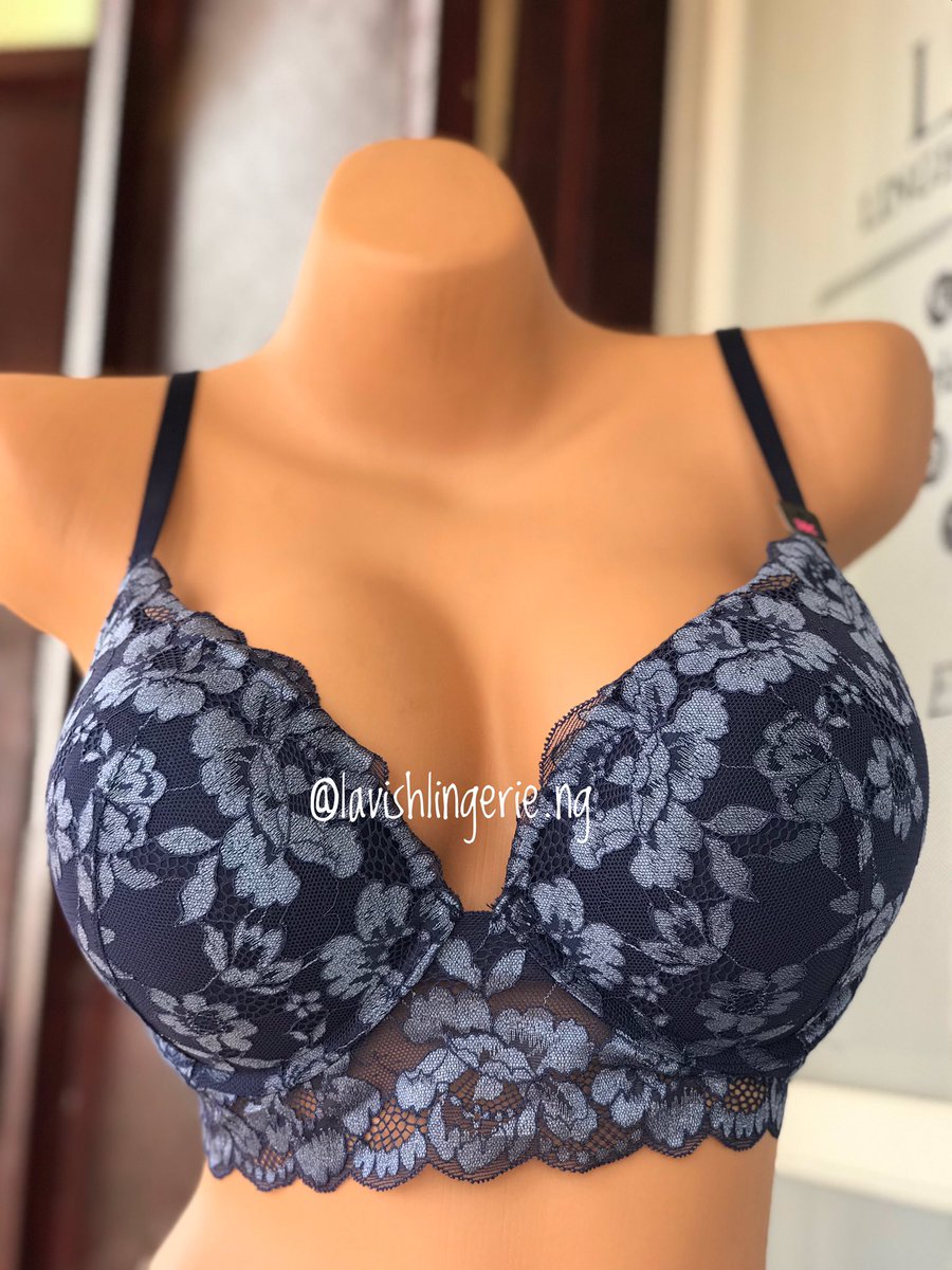 Hey Queen, I know you like black but have you seen these two beautiful push-up bras? I’m here to let you know black isn’t the only color you can rock 😉 Frame 1: UK 38C & 38D Frame 2: UK 38C (has convertible straps) Price: 18,000NGN 📍Ilorin We deliver Nationwide