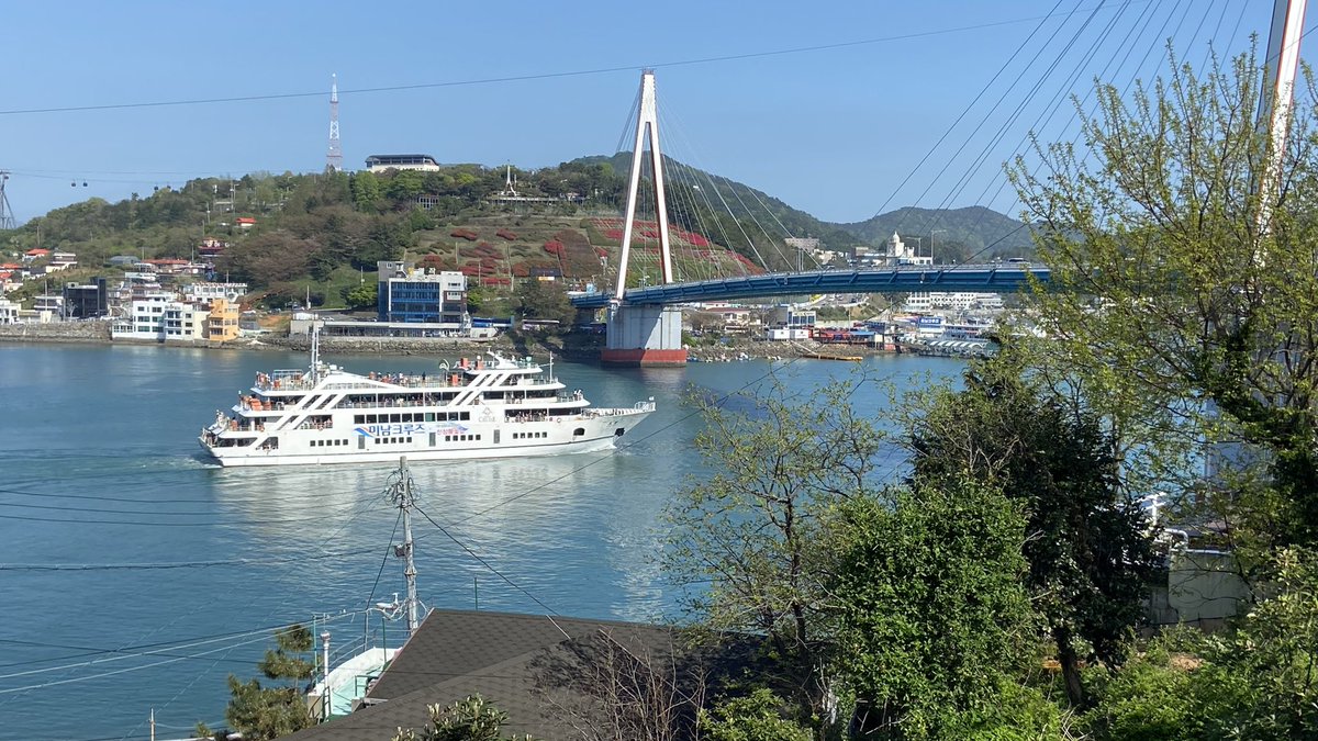 I walked back across one of the many bridges to get to the fish market. #Yeosu #WorldSnap