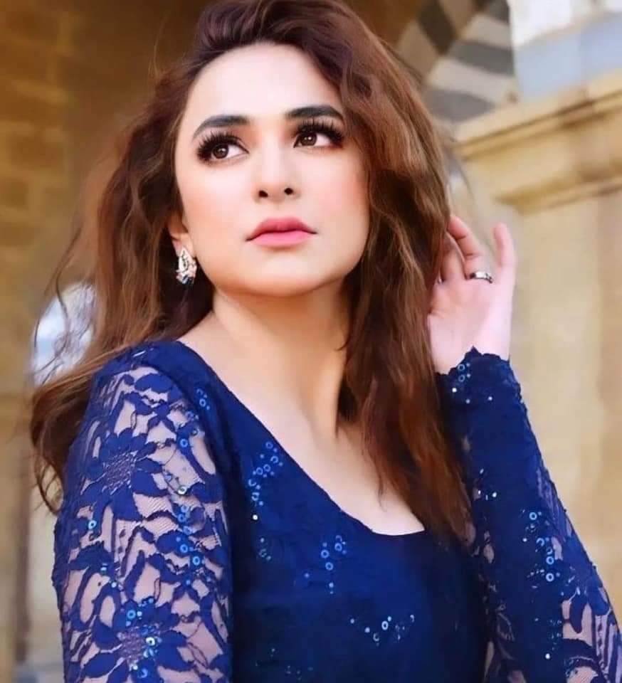 kisi aur ko kya zaroorat main tou khudse pyaar jatauu....... #YumnaZaidi @yumnazaidi3