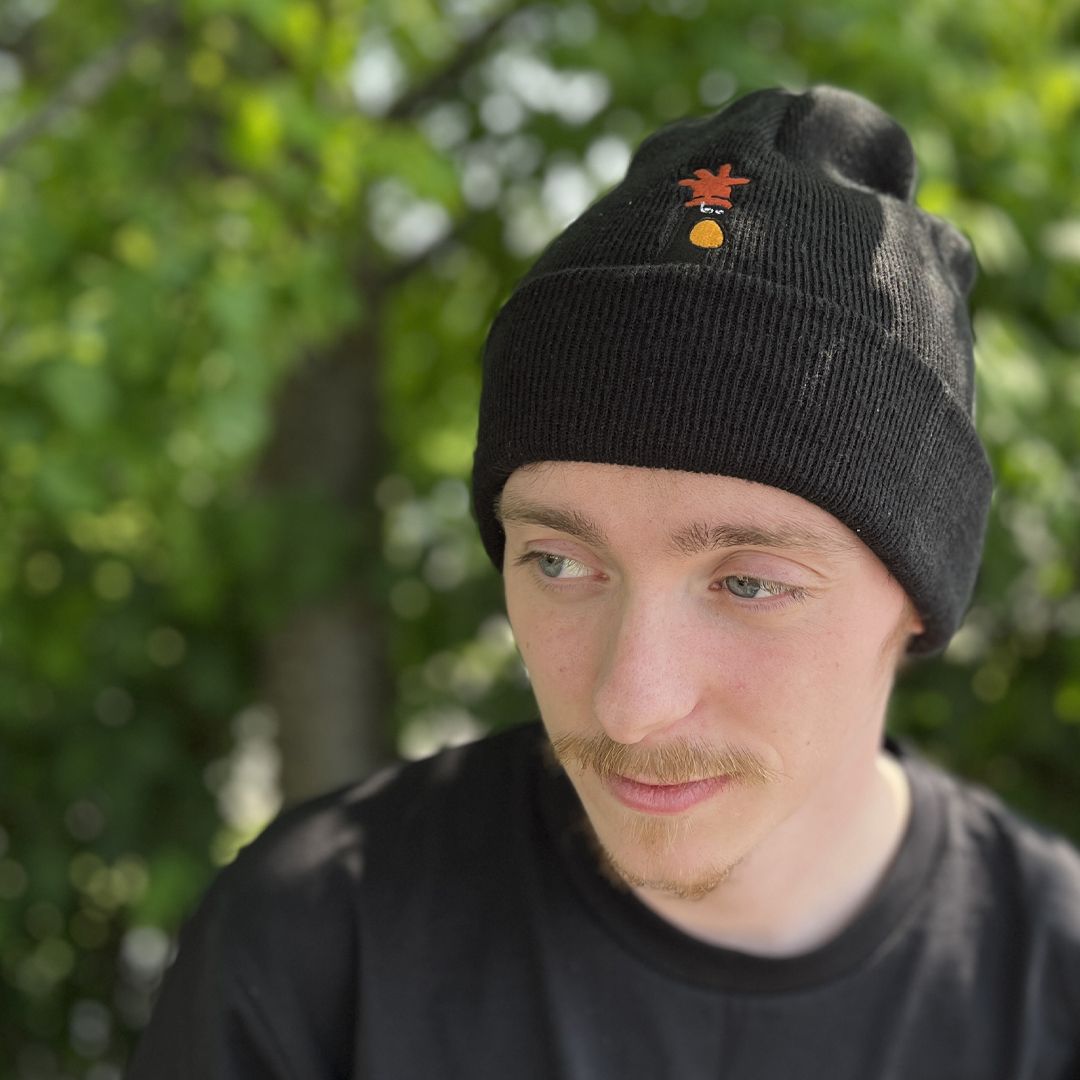 🌷🌬️🥶 Spring may have sprung, but a chilling arctic breeze is still in the air. Be prepared for whatever the UK weather throws on your devilish commute with a #FeathersMcGraw beanie. bit.ly/3JedBzY It's not the best disguise, but you'll keep cosy and warm. 😁