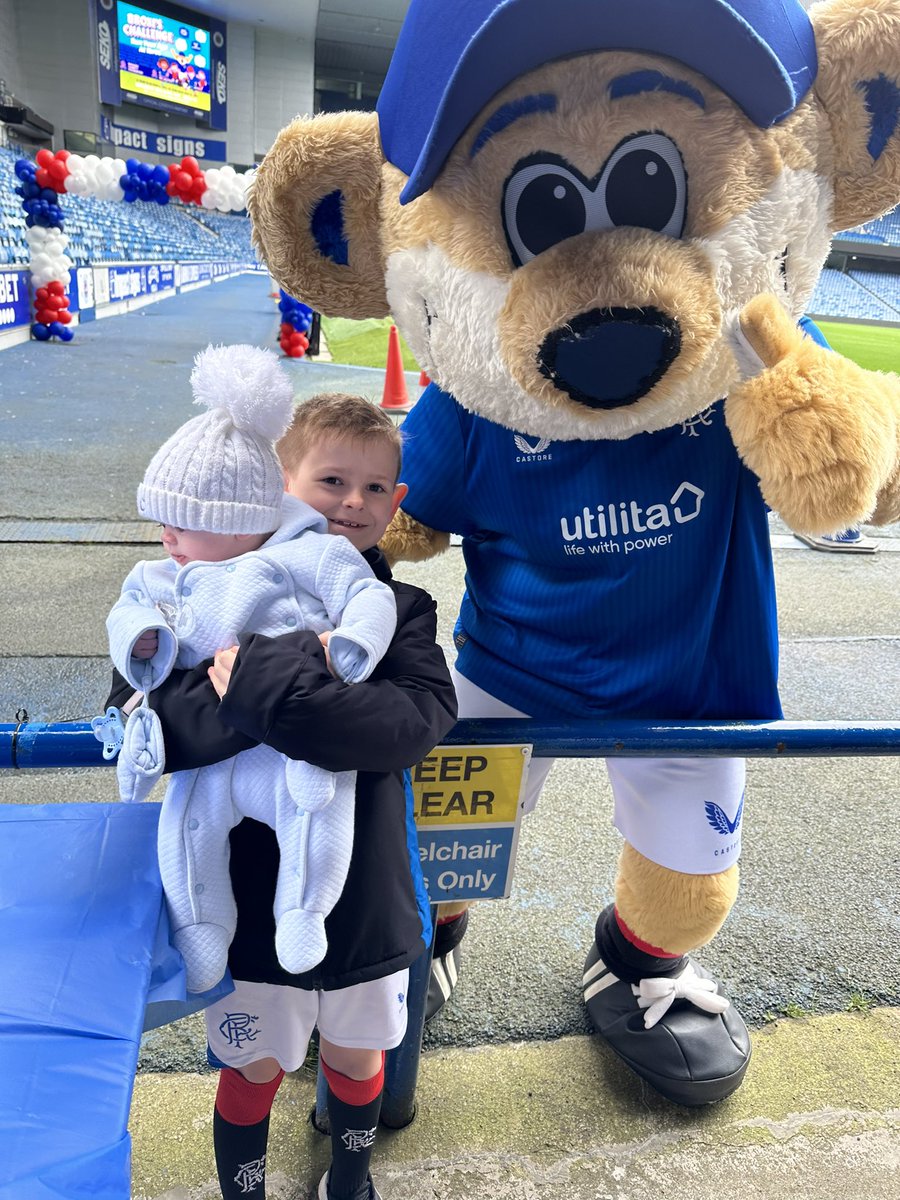 So proud of you Maxi! Baby Zac buzzing for his first visit to Ibrox to watch his big brother take on #broxischallenge ❤️🤍💙. 

justgiving.com/page/tyler-bow…