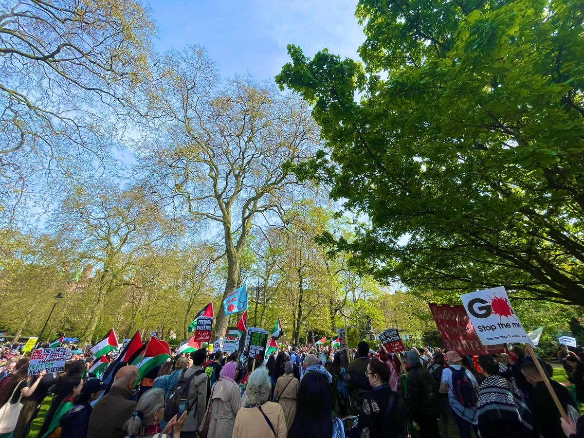 All out in old London Town 🇵🇸