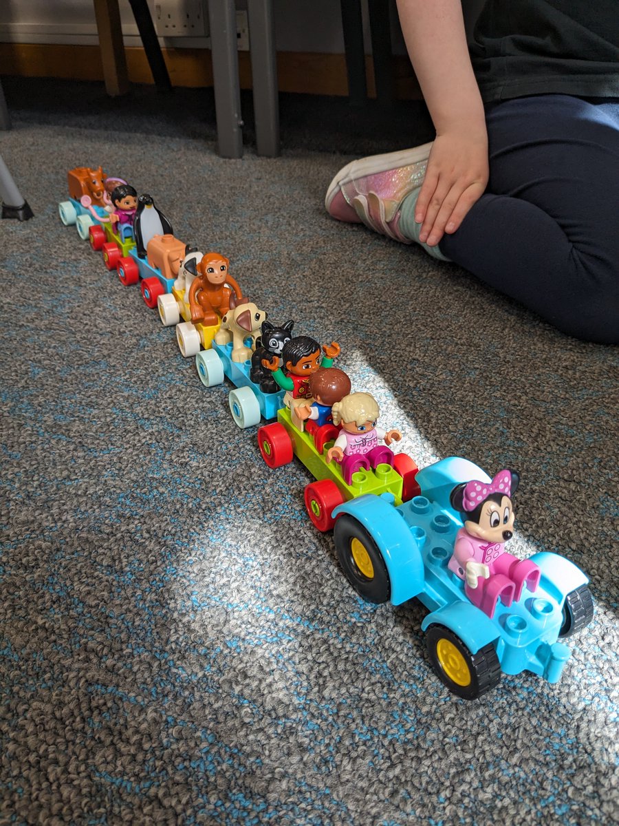 EveshamLib's tweet photo. Today at #Duplo Club, Bailey read How Many Trees? by Barroux 🌳
This lead to a challenge - can you make a tower as tall as a tree! Or at least as tall as yourself.
Someone also made a train, that was off on a day trip to London. Great job, everyone!
#EveshamLibrary https://t.co/AOTm959EdX