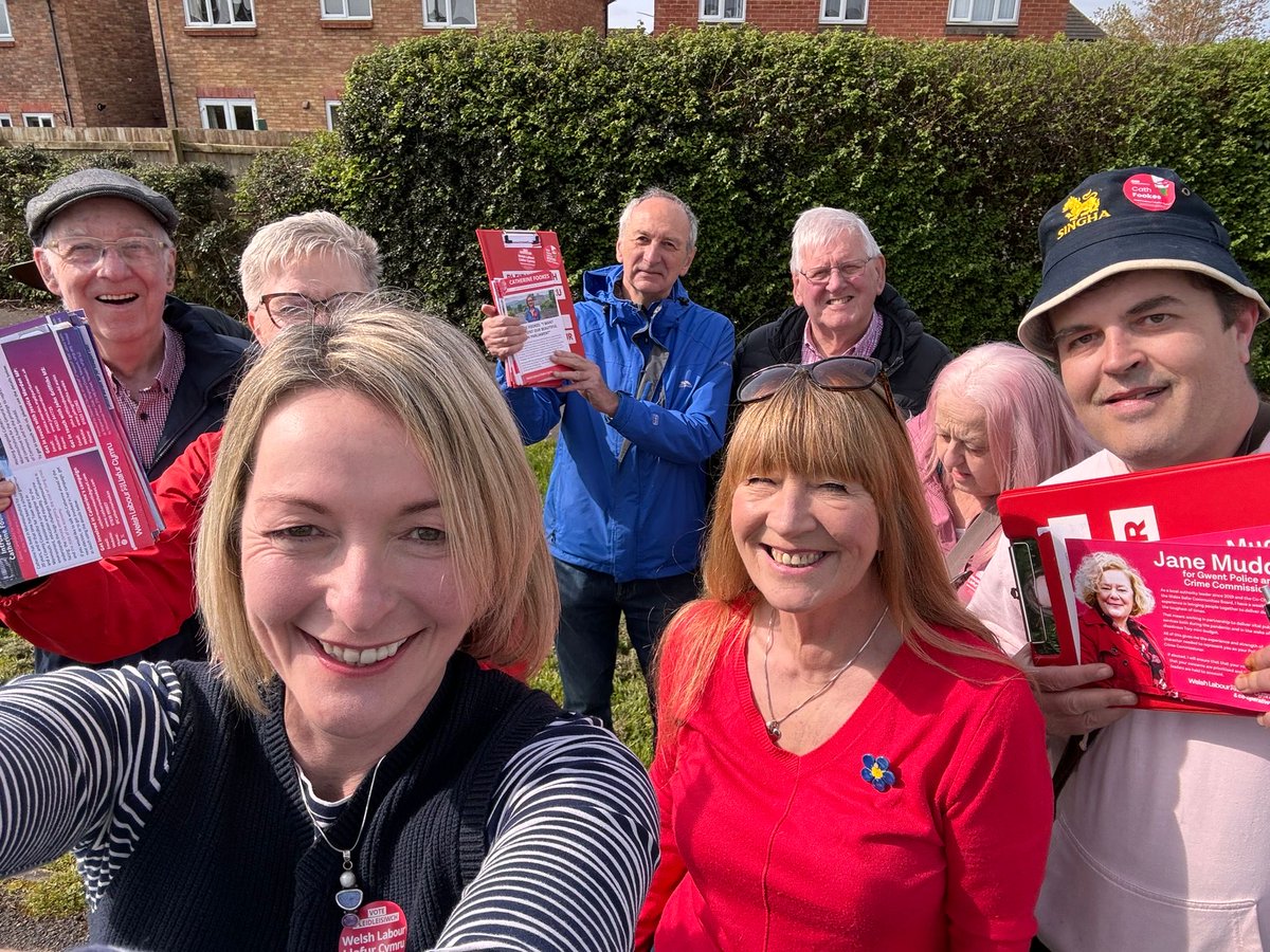 Out & about in Magor this morning talking to residents with ⁦@Angelamagorundy⁩ Cllr John Crook & this lovely team 🌹 ⁦@CatherineFookes⁩