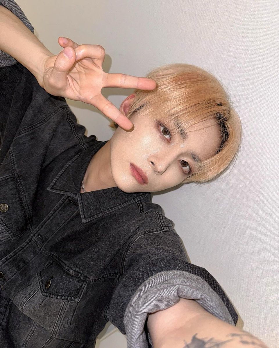 VAHN_Archive's tweet photo. 240413 반 인스타그램

🔗https://t.co/YXuJw3OIqo

#NINEi #나인아이 #반 #VAHN #김정우 https://t.co/EnDcVAgb45