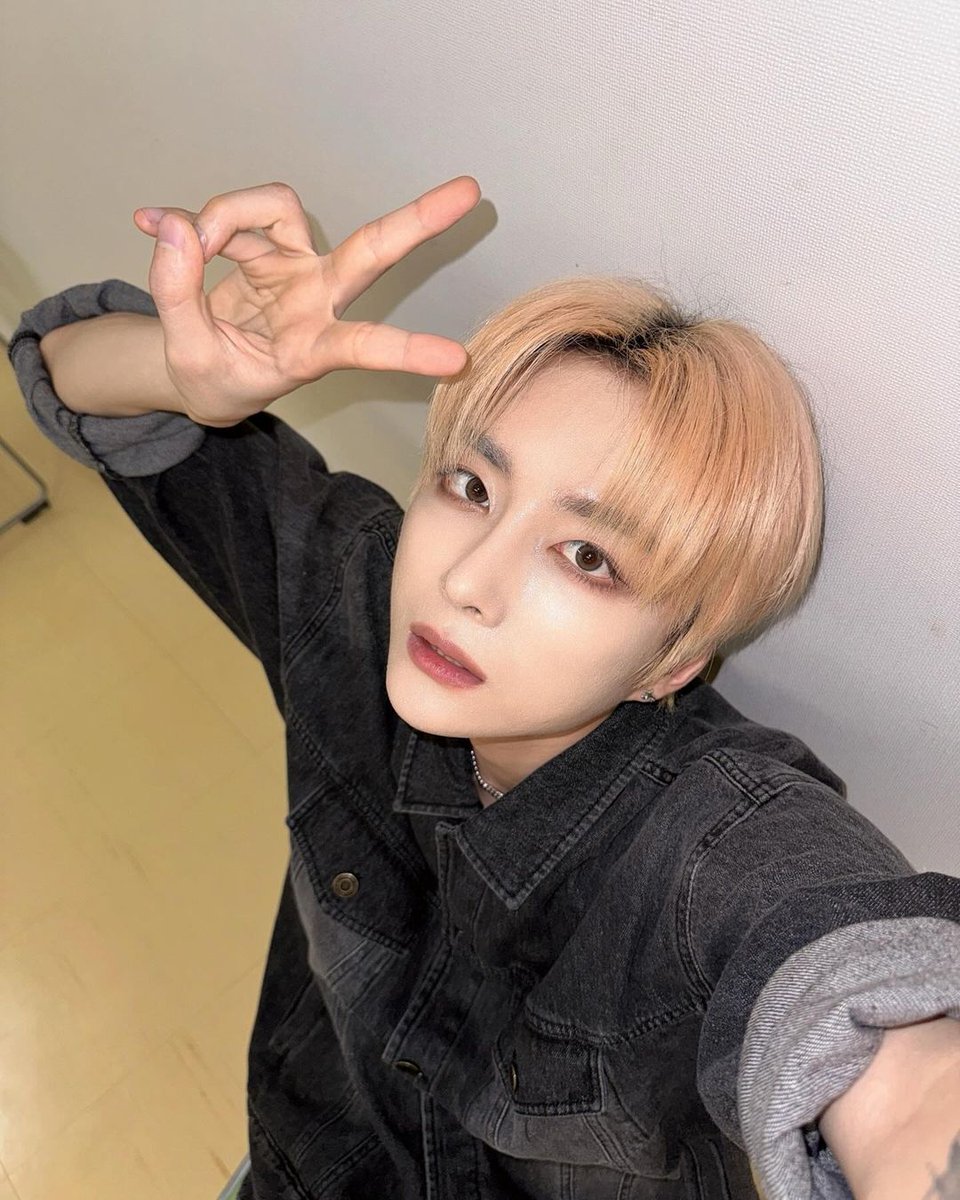 VAHN_Archive's tweet photo. 240413 반 인스타그램

🔗https://t.co/YXuJw3OIqo

#NINEi #나인아이 #반 #VAHN #김정우 https://t.co/EnDcVAgb45