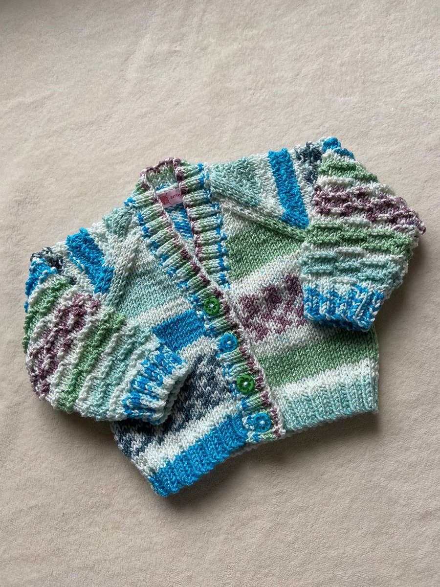 0-3 month blue/green mix hand knit baby cardigan 💙💚 bettysmumknits.etsy.com/listing/168135… #MHHSBD #etsy #baby