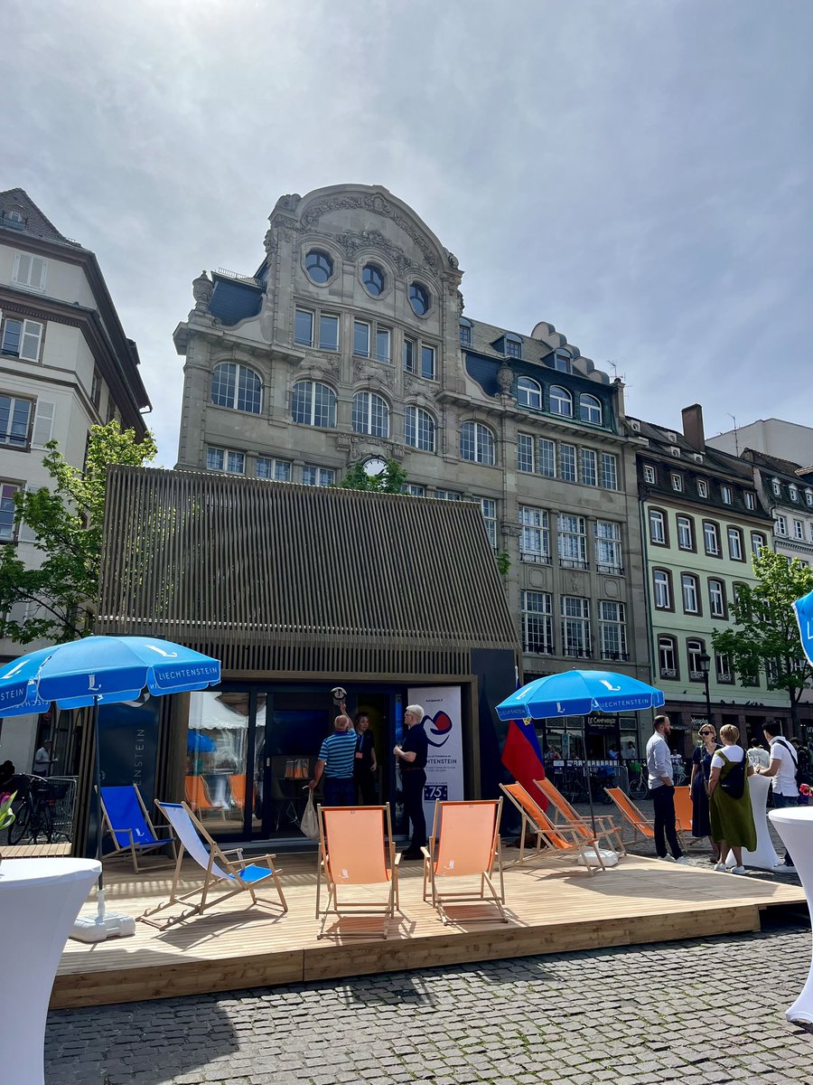 LIEatCoE's tweet photo. La #HouseOfLiechtenstein est maintenant officiellement ouverte! Venez nous rendre visite sur la Place Kléber - aujourd'hui pour trois spectacles de magie. #liecoe 🇱🇮

Programme de tous les événements des dix prochains jours ➡️ https://t.co/U9FEPTdN7S https://t.co/2dlqVenmhy