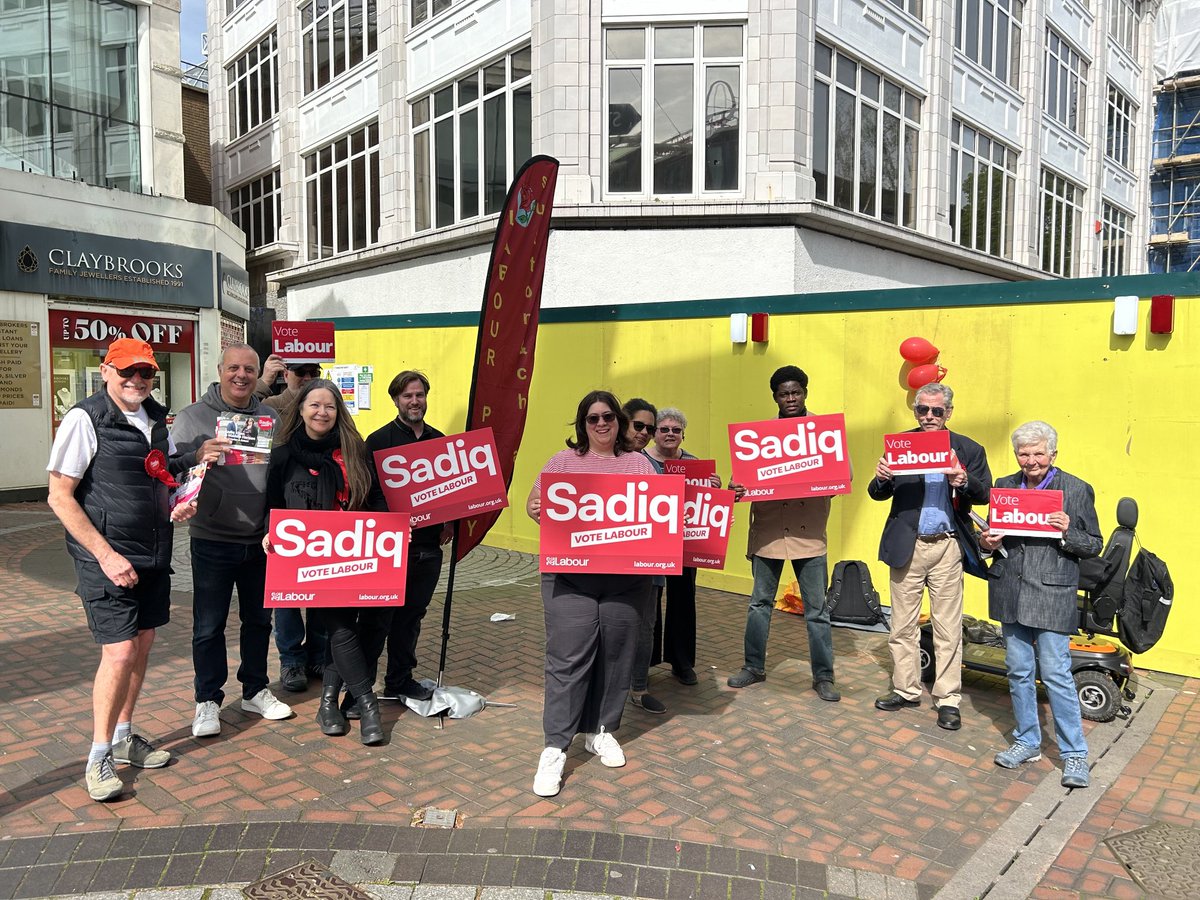Out in Sutton Central with our fabulous ⁦@LondonLabour⁩ #GLA candidate ⁦@MinsuR⁩ 🌹 Talking to residents about ⁦@SadiqKhan⁩’s positive offer to Londoners #VoteSadiq #VoteMaddie #AllVotesLabour #2May
