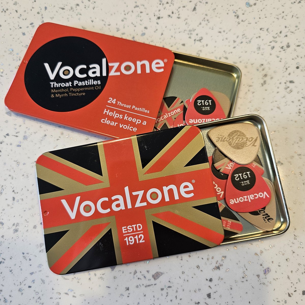 Ooh, Vocalzone do guitar picks (and fancy tins) as well! @VocalzoneHQ #voice #throat #medication #singing #vocalist #music #pastilles #tea #guitar