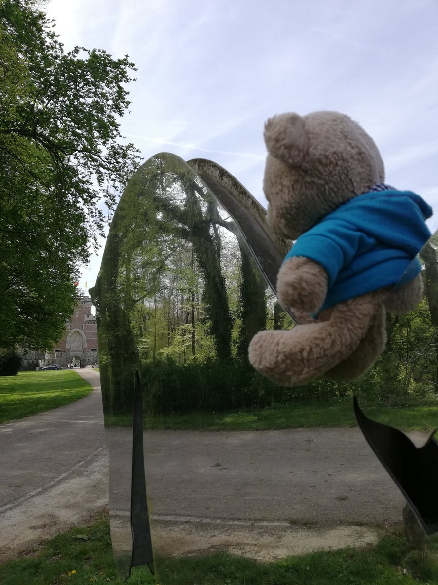 boeleke_op_reis's tweet image. The current Gaasbeek Castle is just one of many castles that have stood on this estate. The castle is a romantic interpretation of what people in 1890 thought the Middle Ages looked like.  Today we walk around the castle. We will come back again to visit inside. #walkingisfun