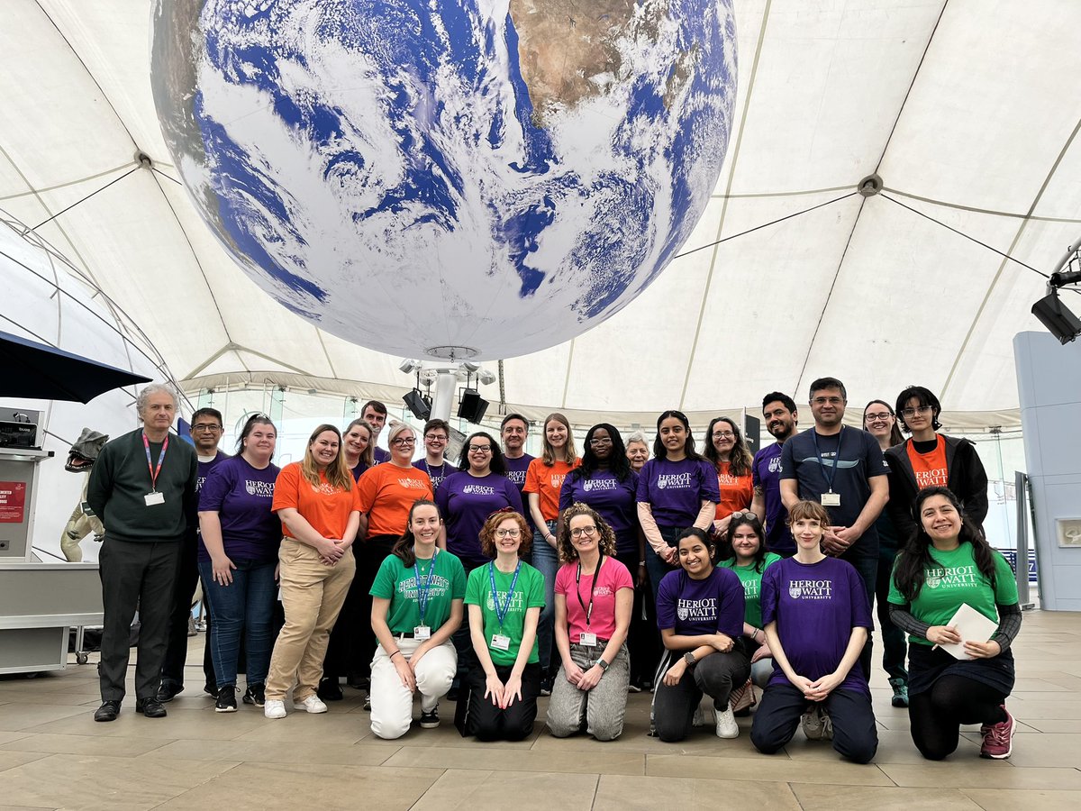 Today @ourdynamicearth it’s Climate Hope Hands On with this amazing team of scientists from @HeriotWattUni @HWEngage! You can explore botanical gardens in Guyana in VR, make your own circuit robot, challenge yourself in an energy escape room and more! 🌎