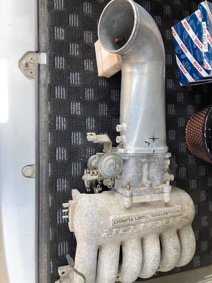OfficeFlatone1's tweet photo. GReddy6電スロ計画

手持ちのダミーのサージタンクとスロットルでインタークーラーでくと仮合わせ

#greddy6
#AZー1
#電スロ
#ロータリー https://t.co/DBx7ZkO8o0