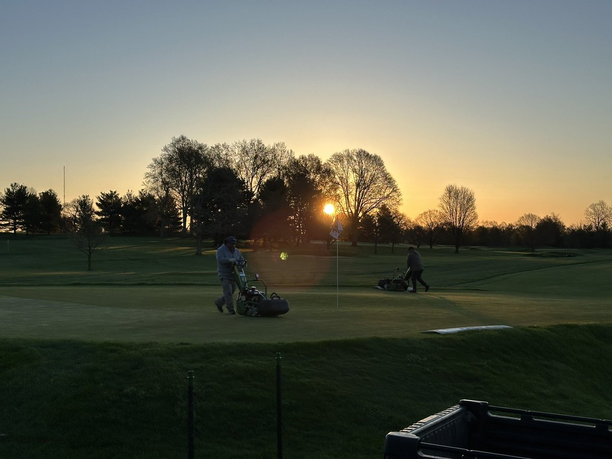 Happy Masters Saturday! Team is out cutting & rolling greens this morning plus finishing up mowing a few other areas of the course. We have lots of sunshine in store, should be a great day in the Bluegrass! 😎🐎⛳️