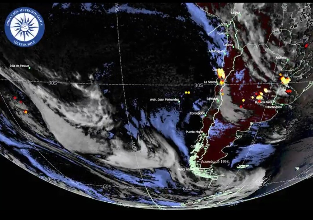 Imagen satelital. Puntos amarillos indican ocurrencia de rayos. ⛈️⛈️