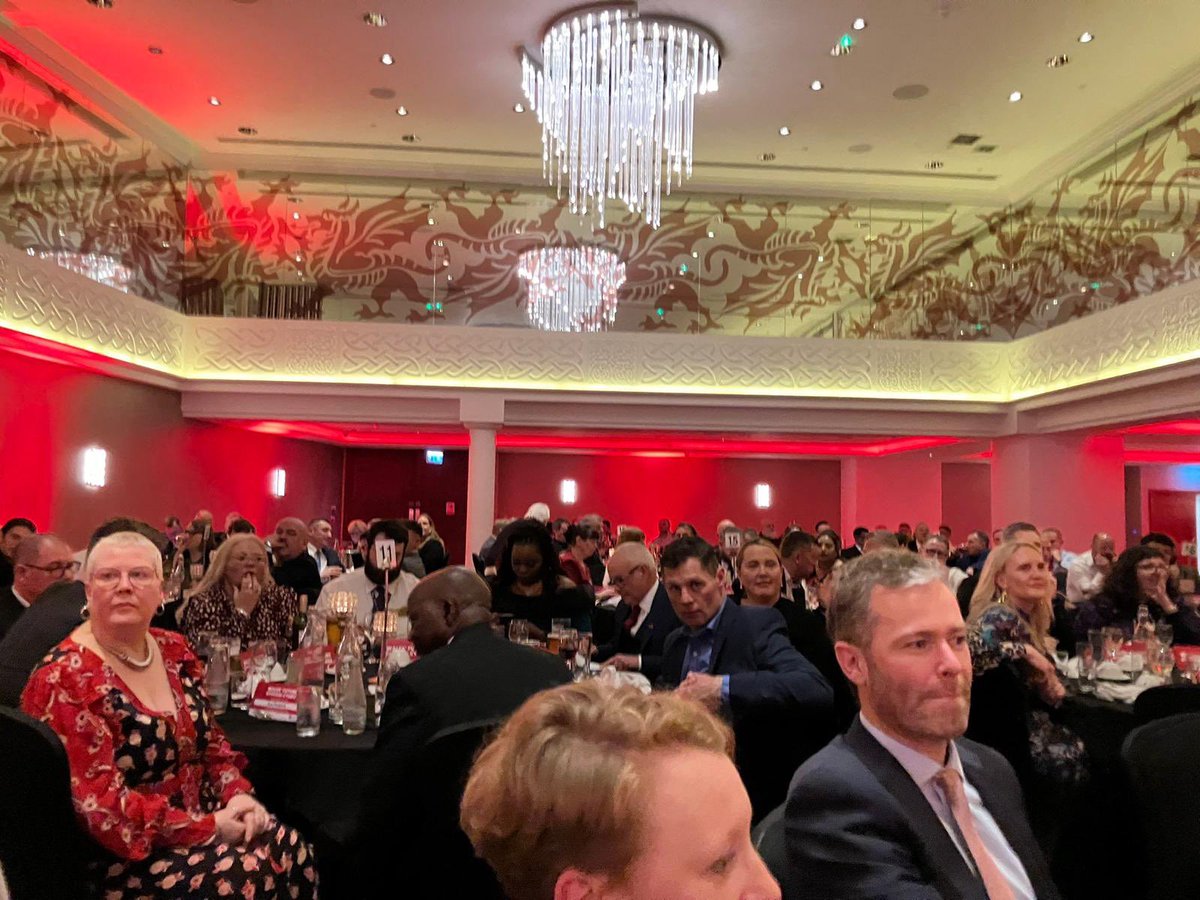 Thank you to all the businesses, organisations and our @labourunions for a really enjoyable night at the @WelshLabour Gala Dinner, helping to support @UKLabour #GeneralElection candidates across #Wales 🏴󠁧󠁢󠁷󠁬󠁳󠁿🌹