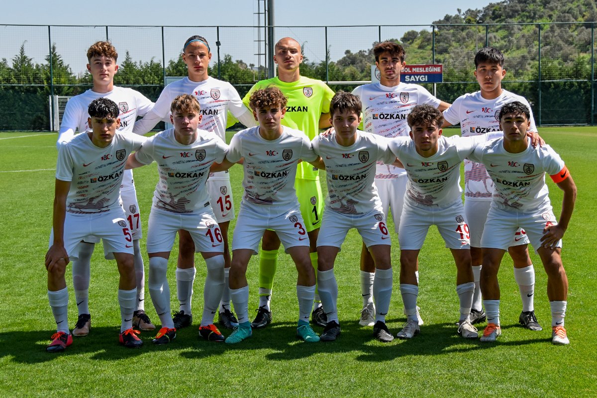 Altınordu Futbol Akademisi (ALFA) U17 Takımımız, Elit U17 A Ligi’nde Fenerbahçe’ye 3-2 mağlup oldu. #TürkiyeninAltınordusu #TheTalentFactory #TürkiyesAltınordu #Yereldenevrensele🔵🔴