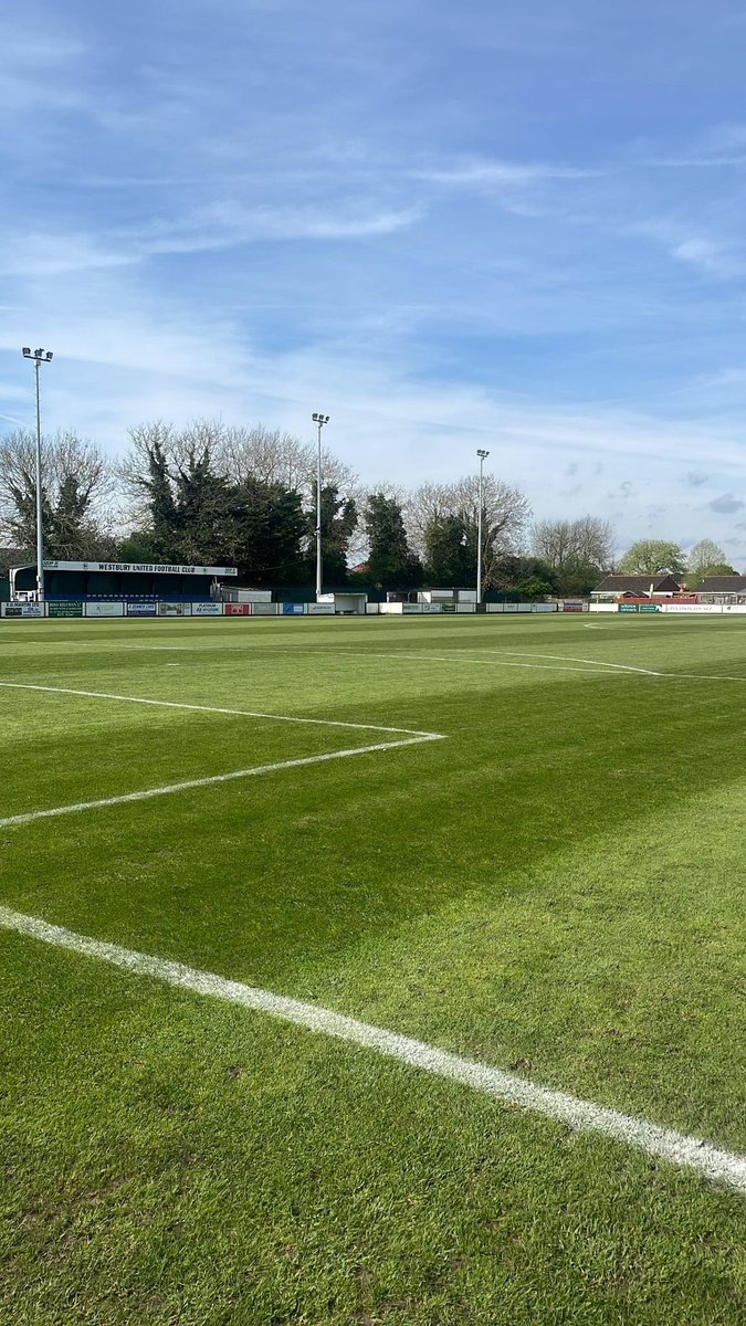 Pitch is looking great here ahead of our fixture with @ManorFarmFC this afternoon. ☀️ The sun is shining and the beer is cold, join us at Platinum Hyundai Park for a 3PM kick off. @swsportsnews