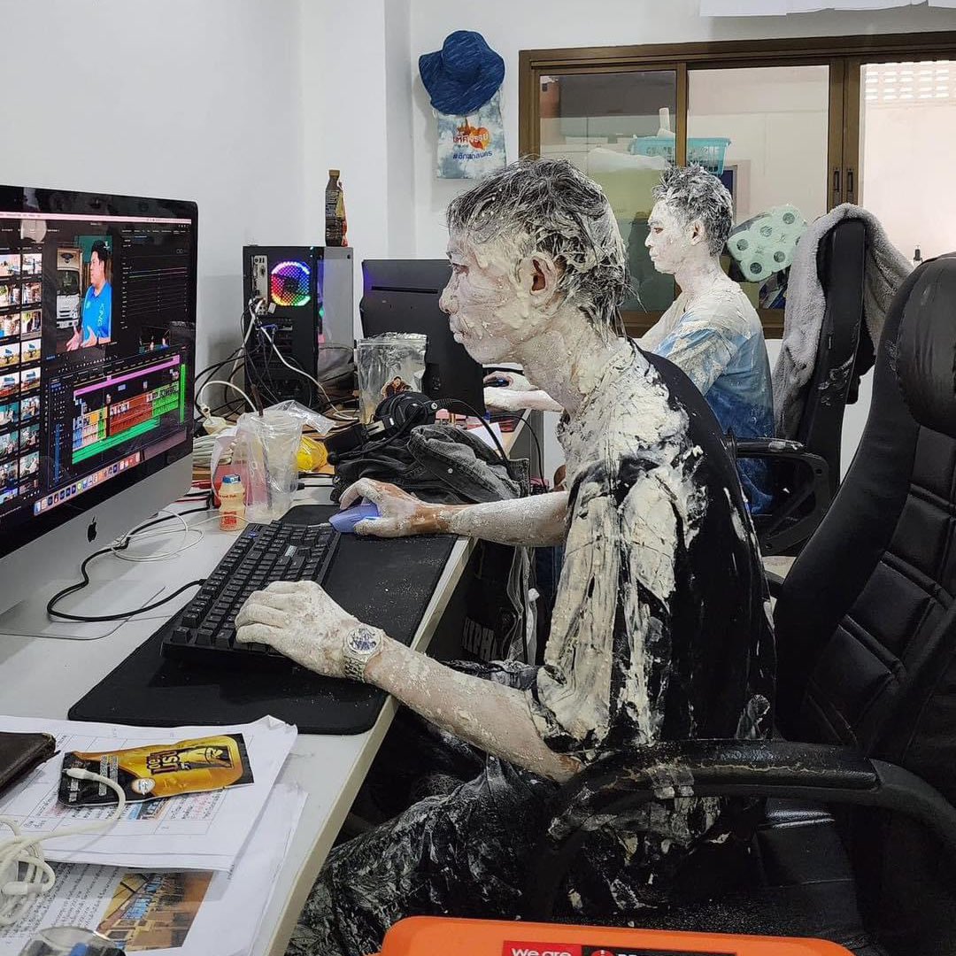 unknow_1902's tweet image. หัวหน้า: พี่รบกวนขอไฟล์งานด่วนนะคะ
กู :