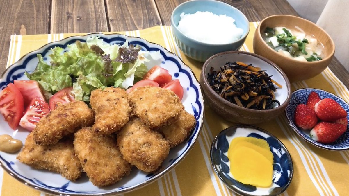 こんばんは😃

今日の晩ご飯はチキンカツとひじきの煮物を作りました🌙