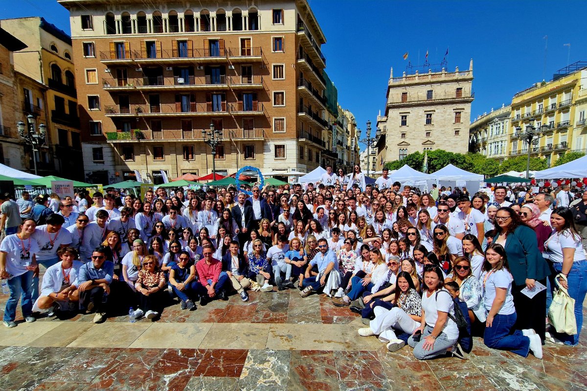 IICOMV's tweet photo. 🏥 𝗫𝗩𝗜𝗜 𝗙𝗲𝗿𝗶𝗮 𝗱𝗲 𝗹𝗮 𝗦𝗮𝗹𝘂𝗱

👩‍⚕️ El ICOMV ha participado, un año más, como colaborador en la XVII Feria de la Salud que organiza la Asociación Valenciana de Estudiantes de Medicina @avem_ifmsa en la Plaza de la Virgen de Valencia.

🌐 https://t.co/M3XvfSV15B https://t.co/9S7XpenAf7