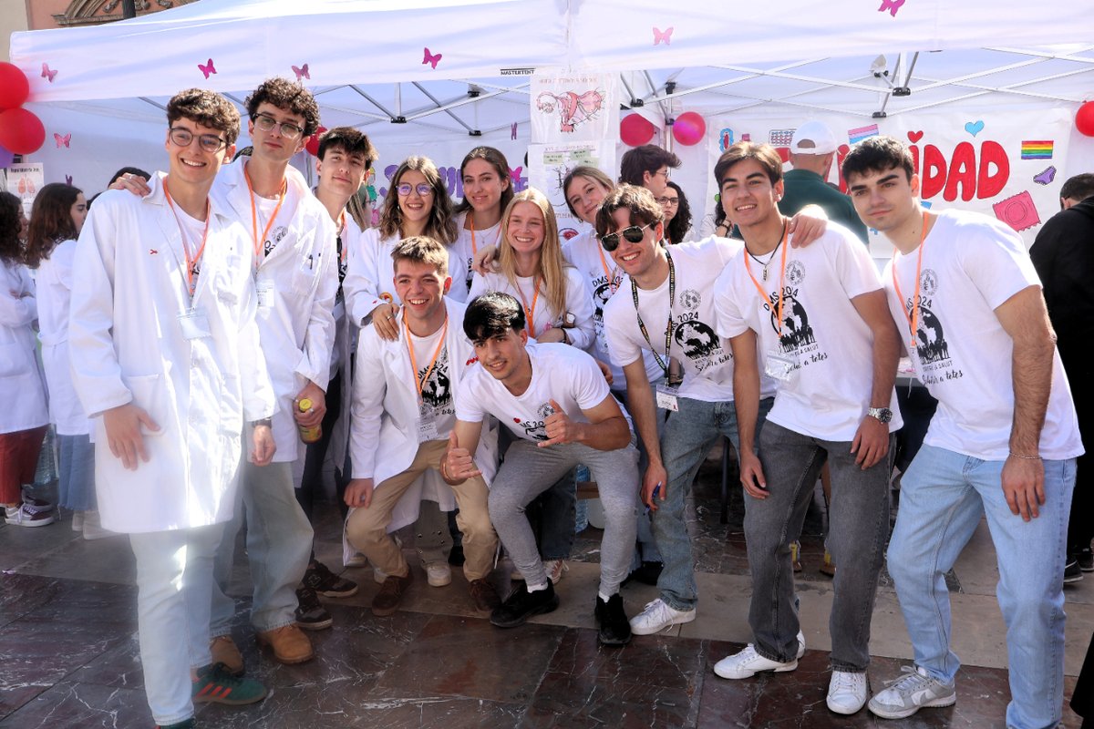 <a href="/avem_ifmsa/">AVEM</a> <a href="/DraMHurtado/">Dra. Hurtado-sarrio</a> <a href="/medicina_uv/">Fac. Medicina i Odontologia UV</a> <a href="/mavi_mestre/">Mavi Mestre</a> <a href="/GVAsanitat/">GVA Sanitat</a> 😎 🌞 El buen tiempo ha acompañado al evento, que ha registrado un lleno absoluto durante toda la jornada, permitiendo a los miles de visitantes que han pasado por cada carpa conocer la actividad de las distintas especialidades médicas, así como la de otras profesiones sanitarias