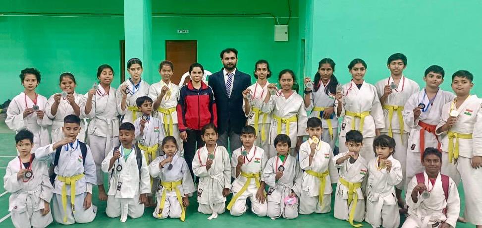 'Young & Unstoppable'

#BaldEagleBrigade conducted Karate #Training for children of personnel of #IndianArmy at #Bhuj Military Station. These young guns made themselves proud & outshone the field at #Kutch Karate Championship by winning a commendable 23 medals.

#KonarkCorps