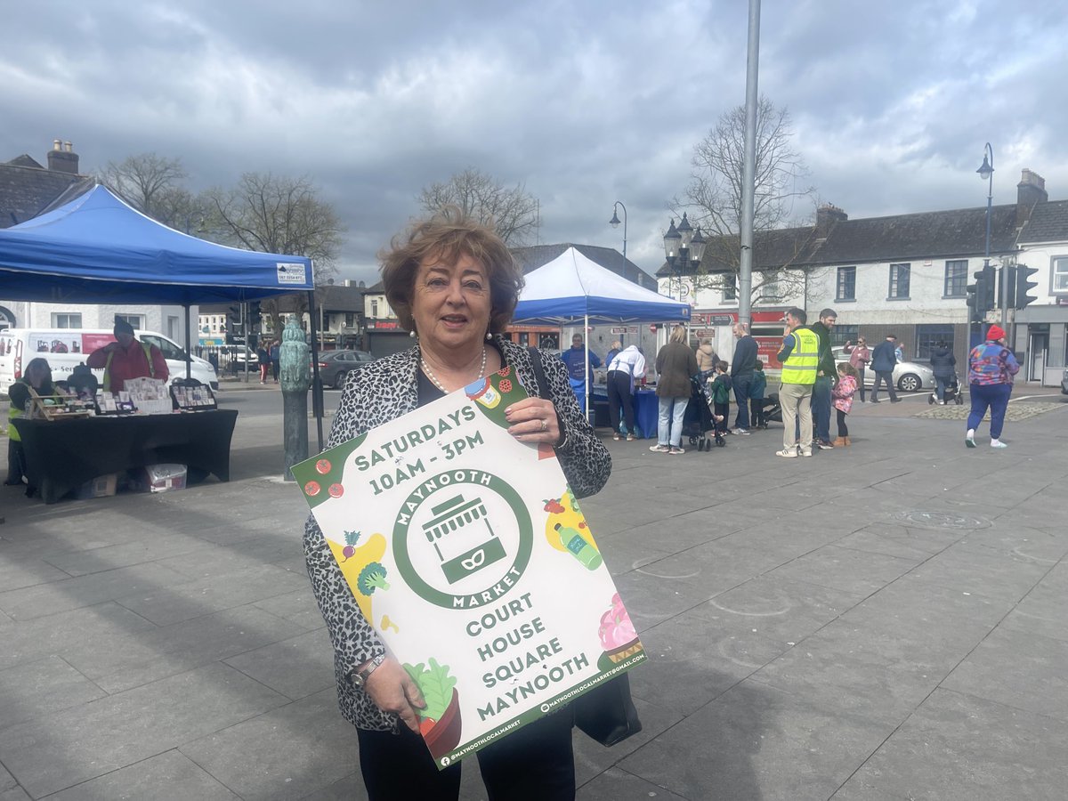 Nice atmosphere at relaunch of Maynooth Saturday market this morning.