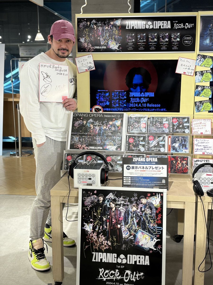 【ZIPANG OPERA】
1st EP 『Rock Out』が好評発売中のZIPANG OPERAより #福澤侑 さん #心之介 さん #spi さんがご来店🎶

色紙やポスターなどにサインやコメントを沢山いただきました✨

当店ではパネル展も開催しておりますのでぜひご来店ください🙇‍♂️

#ZIPANGOPERA 
#RockOut