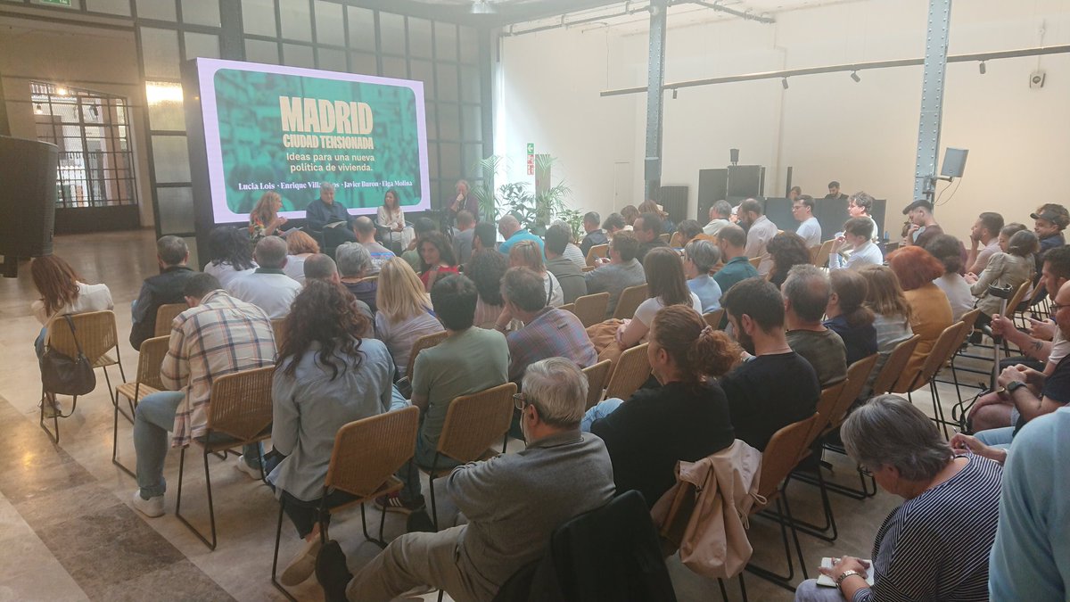 salamanca_mas's tweet photo. Debatiendo ahora sobre políticas públicas de #vivienda, con @javierburonc @Elgamol_ @qqvillalobos @lulm
Uno de los ejes prioritarios de acción política de @MasMadridCiudad en este ciclo https://t.co/Lhm77And1w