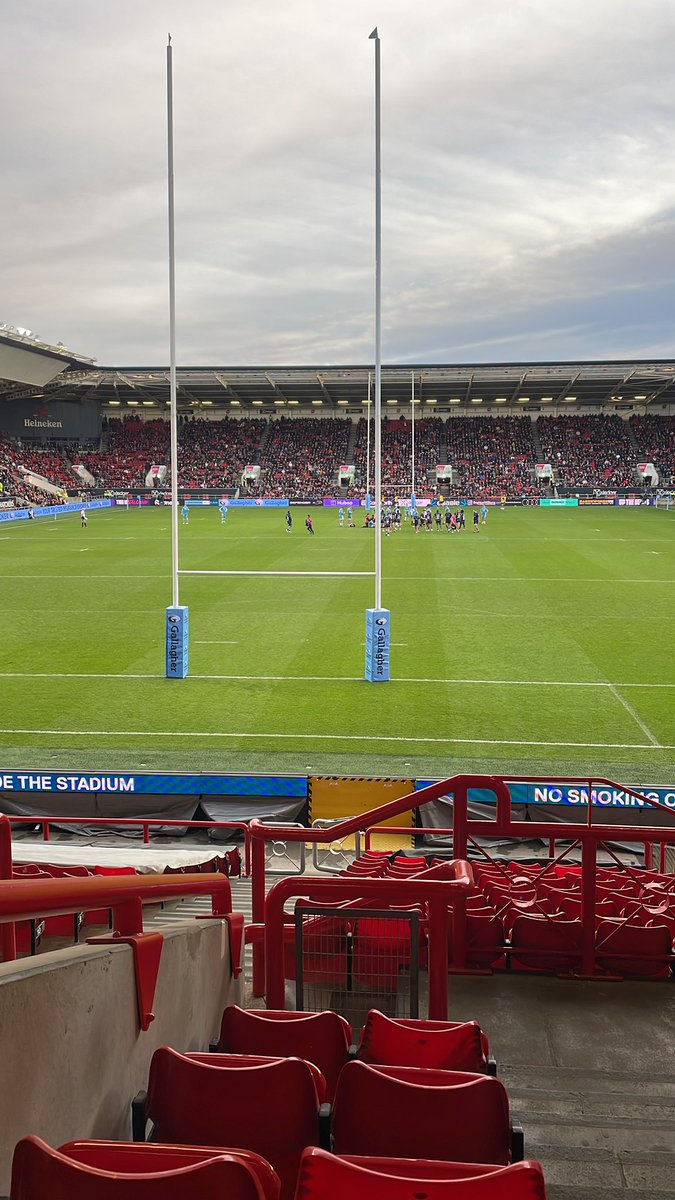 Looking stunning in the spring sunshine. Nearly the end of the season, and a wet, grey one at that. Fair play to @jacklangley21 on his first year looking after the pitch @ashtongatestad, had big shoes to fill after @poveypone.