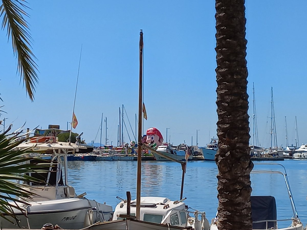 Si estáis por #Mallorca, no dudéis en visitar a las chicas de #ULEM (#UnLazoEnMovimiento) en la carpa rosa💓 y si podeís,ayúdanos a ayudar a las personas con #cancerdemama con 1 pequeña donación
Estamos en la #FiraNaùtica i de la #Sípia en el Passeig Marítim del #PuertodeAlcúdia