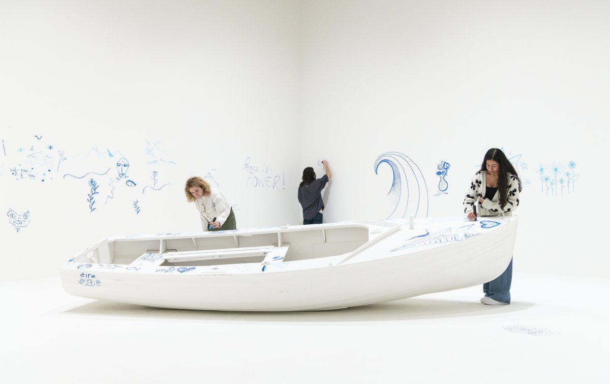 Yoko Ono, Tate Modern’de yeniden keşfediliyor. Tate Modern, sanatçı Yoko Ono’nun 1950’lerden günümüze 70 yıllık çok disiplinli sanat yaşamını “YOKO ONO: ZİHNİN MÜZİĞİ” başlıklı retrospektifle ağırlıyor. Hülya Avtan sergiyi Milliyet Sanat nisan sayısı için kaleme aldı.