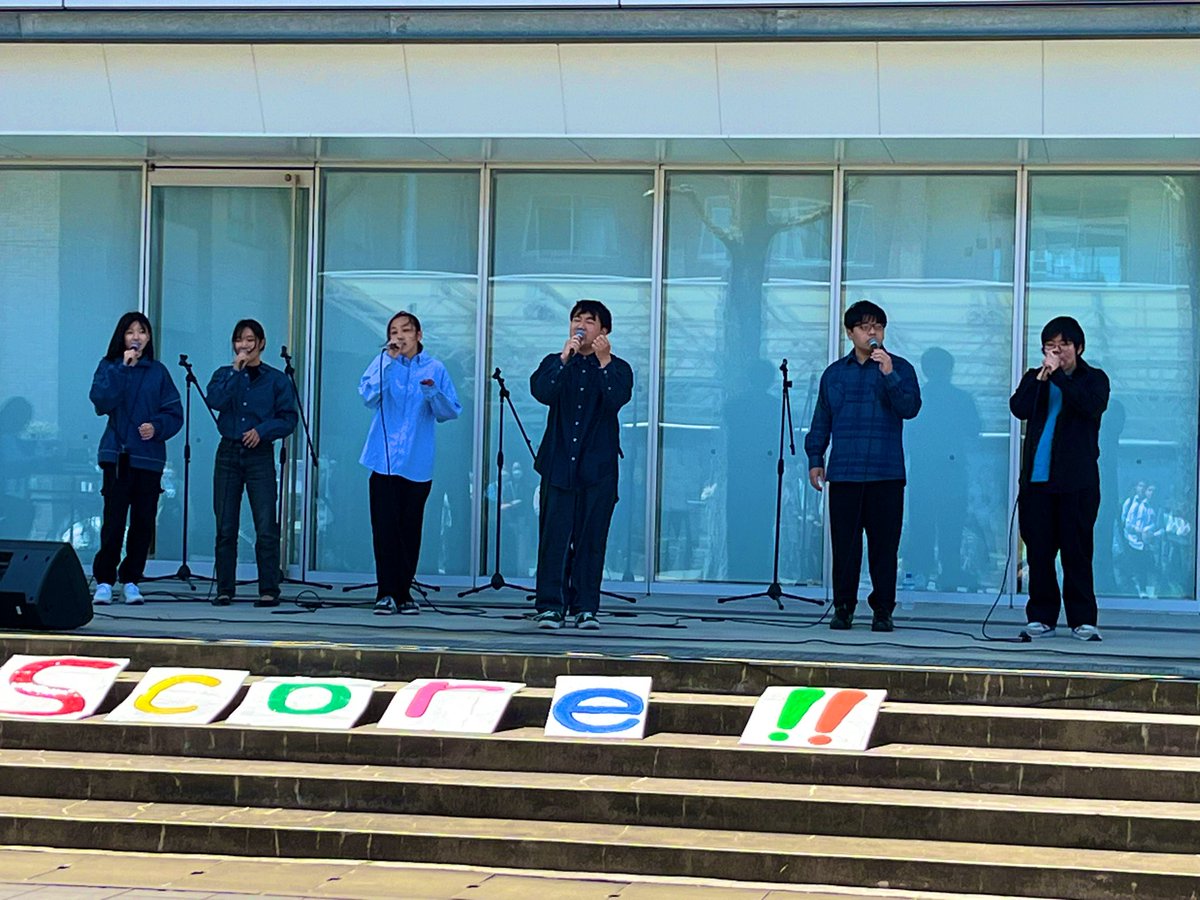 4月10日、アカペラサークルScore！！の皆さんによるライブが当館プロムナードで開催されました。
次回は4月17日(水)開催予定です。