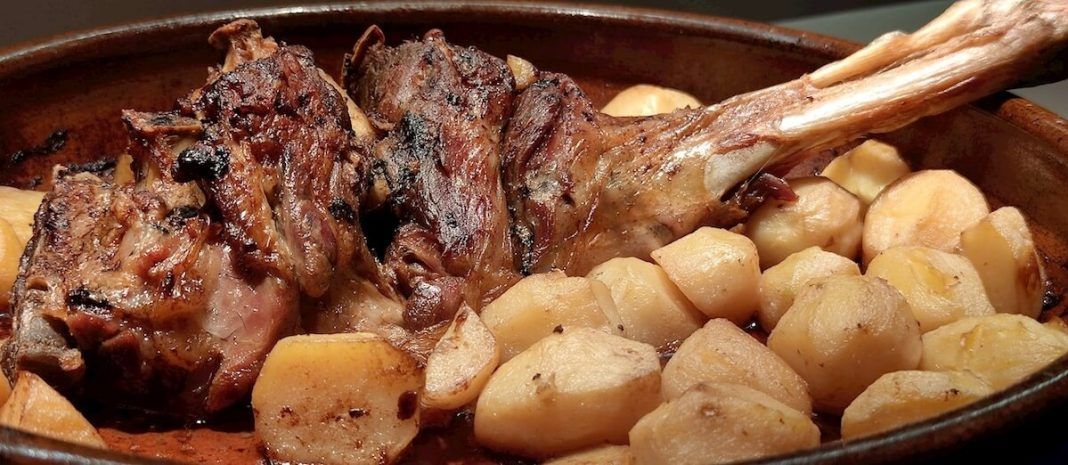 Castilla y León, con el lechazo, encabeza por España el mejor plato tradicional del mundo en 2024 buff.ly/3PITIo0 a través de @ViajaryMuchoMas