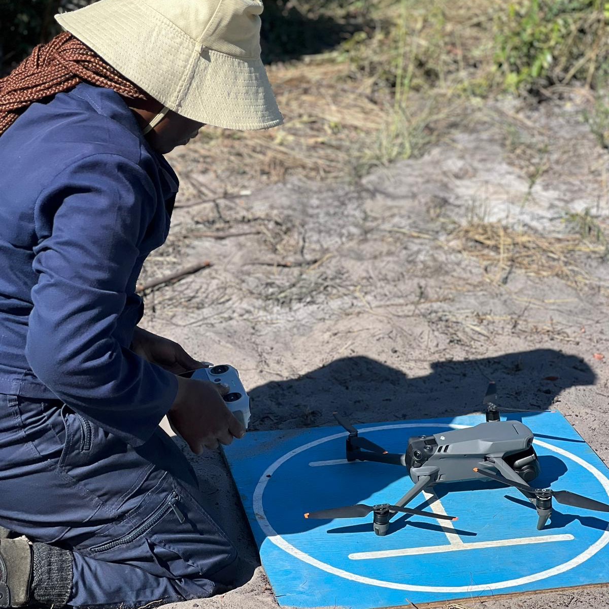 Our survey teams in Mavinga, #Angola 🇦🇴 are now trained drone operators! Recent drone training will help us tackle remote areas more effectively. 💪 Take a look at the team in action!