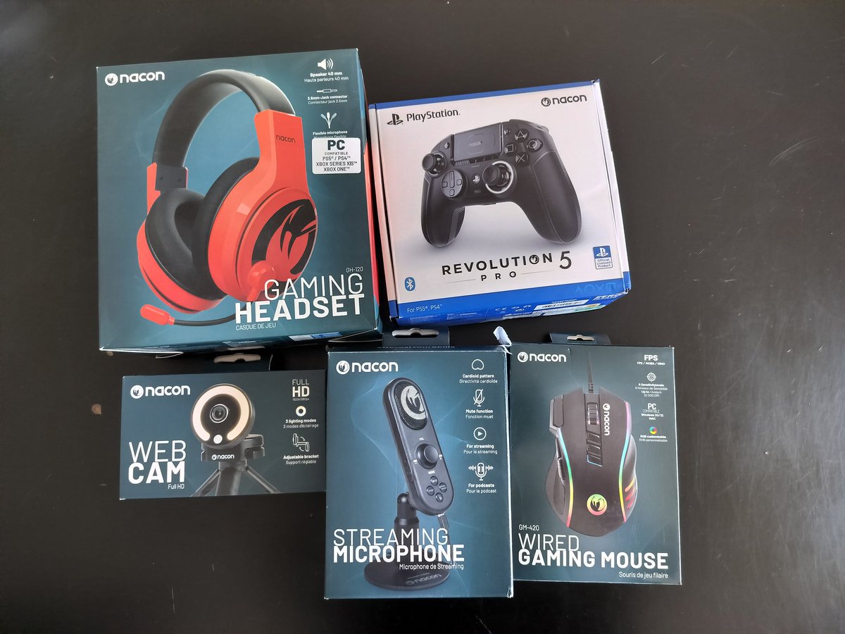 CoupleOfGamer's tweet photo. Petite réception du jour by Nacon. On vous présente tout ça ce week-end 😁 

@NaconFR #Revolution5Pro #RevealYourSkills #BoostYourSkills #CoG #HighTech https://t.co/xgr1P6kRYz