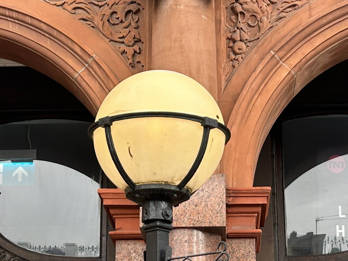 The Crown, 148-152 Cricklewood Broadway NW2 3ED. Planning permission granted for repair of Grade II listed lamppost (middle lamppost damaged during restoration) + retrospective permission for works to interior of bar. Grade II listed. Re: 24/0135/LBC: publicaccess.barnet.gov.uk/online-applica…