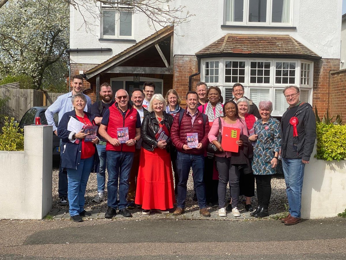 Beautiful weather to be on the #Labourdoorstep. ⁦@MMLabour⁩ goes to Stevenage to campaign for the mighty ⁦@naw2_williams⁩ and ⁦@kevinbonavia⁩ . Good times😊