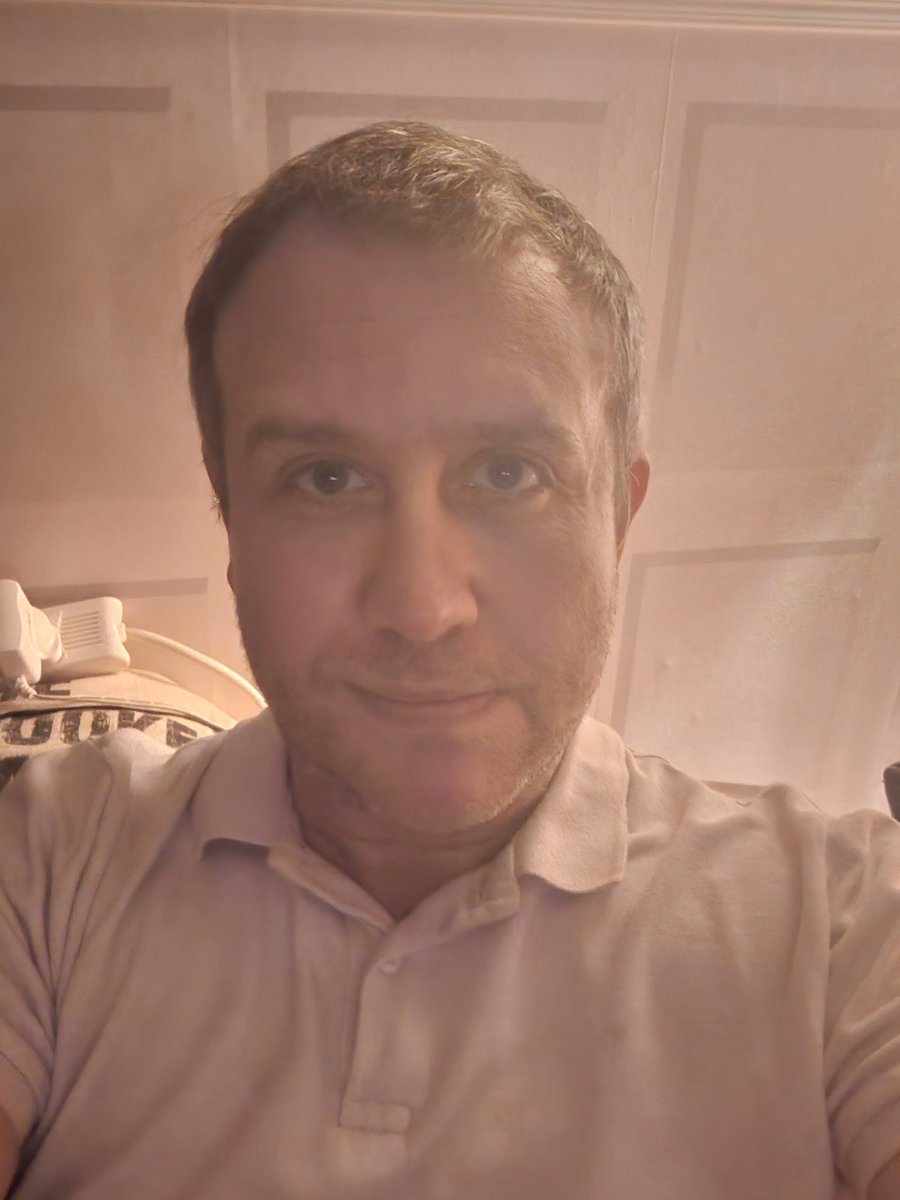 Andi_B_Watson's tweet image. 3 stone down, 1.5 to go 😍 #weightloss #gay #SlimmingWorld (1/3)