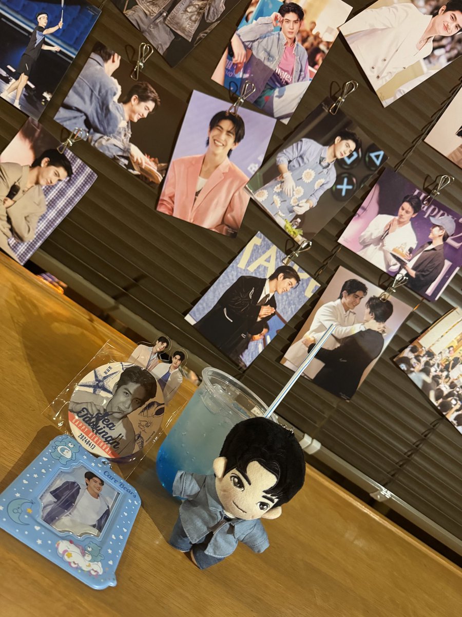 mi_js1013's tweet photo. 今日Seaくんの大阪@Louisianacafe_ のBDカフェイベ行ってきました✨️
可愛いSeaくんのお写真いっぱいで幸せだった〜🥰
@JimmySeaJP 様、素敵な企画ありがとうございました！
 
#TheDeepSea  #sea_tawinan 
 @Sea_tawinan https://t.co/osoPXptSwh