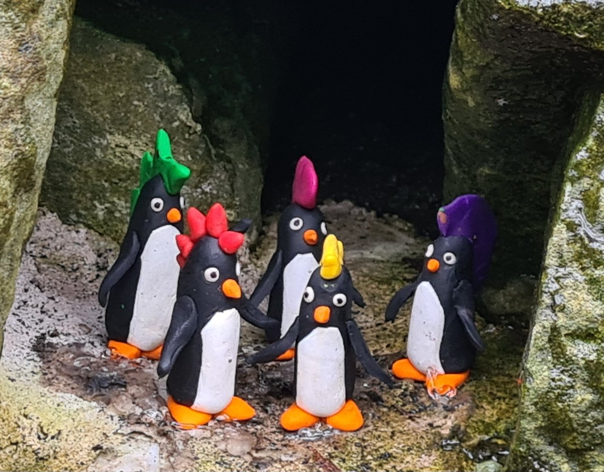 In case you don't know, it's not just us who lives in the wall by the River Kelvin in Glasgow, there are also some punk penguins as well. They're very nice! #glasgow #punkpenguins #glasgowpenguins #penguin #streetart #glasgowstreetart #kelvinwalkway #penguins