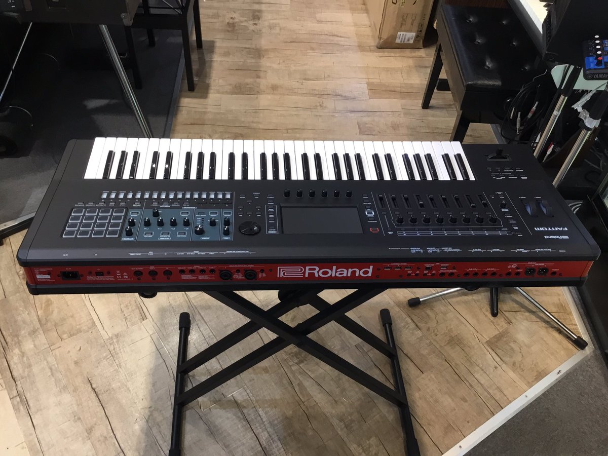 ishibashi_yoko's tweet photo. 【中古】Roland / FANTOM 6

2019年に発売された「FANTOM-6」は、音楽制作からライブ演奏までストレスなくシームレスに作業できるプロ用シンセサイザー。
若干ヨゴレが有る程度で、使用感を感じない個体です。
商品ページはコチラから⬇️

https://t.co/owknDtgwYC

#キーボードマート
#FANTOM6 https://t.co/QPbsnPvaUL