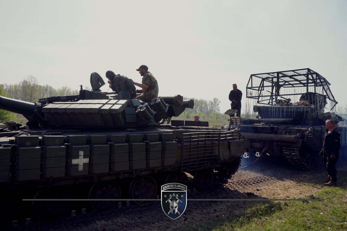 📷 T-64BV mod.2017 tanks of Ukrainian 42nd Mechanized Brigade. #UkrainianArmy