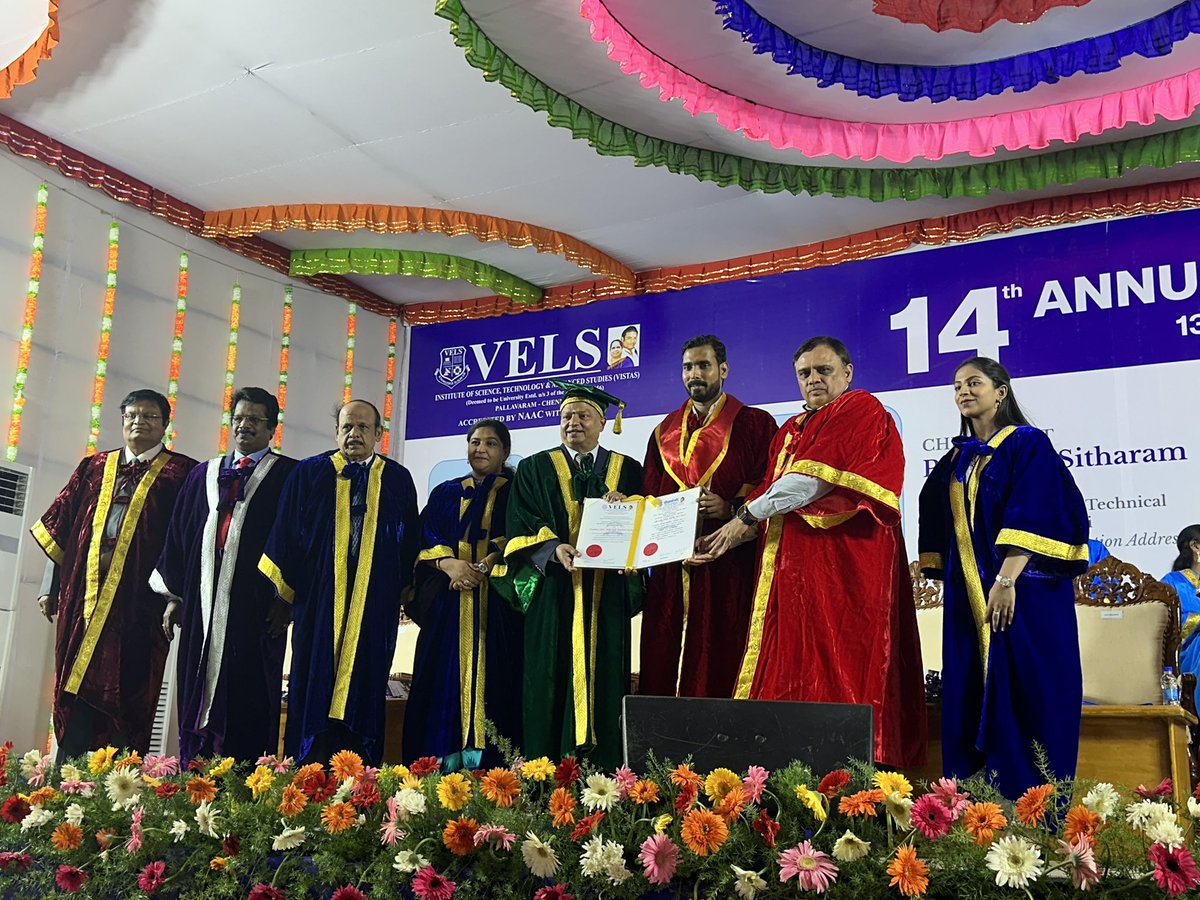 Padma Shri Sharath Kamal Achanta, Indian professional table tennis player, receiving an honorary Doctor of Literature degree from Vels University at their 14th Annual Convocation. @IshariKGanesh @VelsVistas @sharathkamal1  #VelsConvocation2024 #VelsConvocation #VelsUniversity