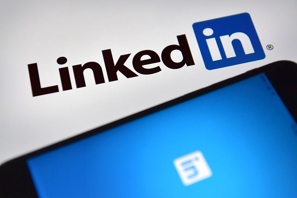 LinkedIn Dives into Influencer Marketing: Leveraging User Base to Address Revenue Stagnation techtimes.com/articles/30354… #influencermarketing #showmb