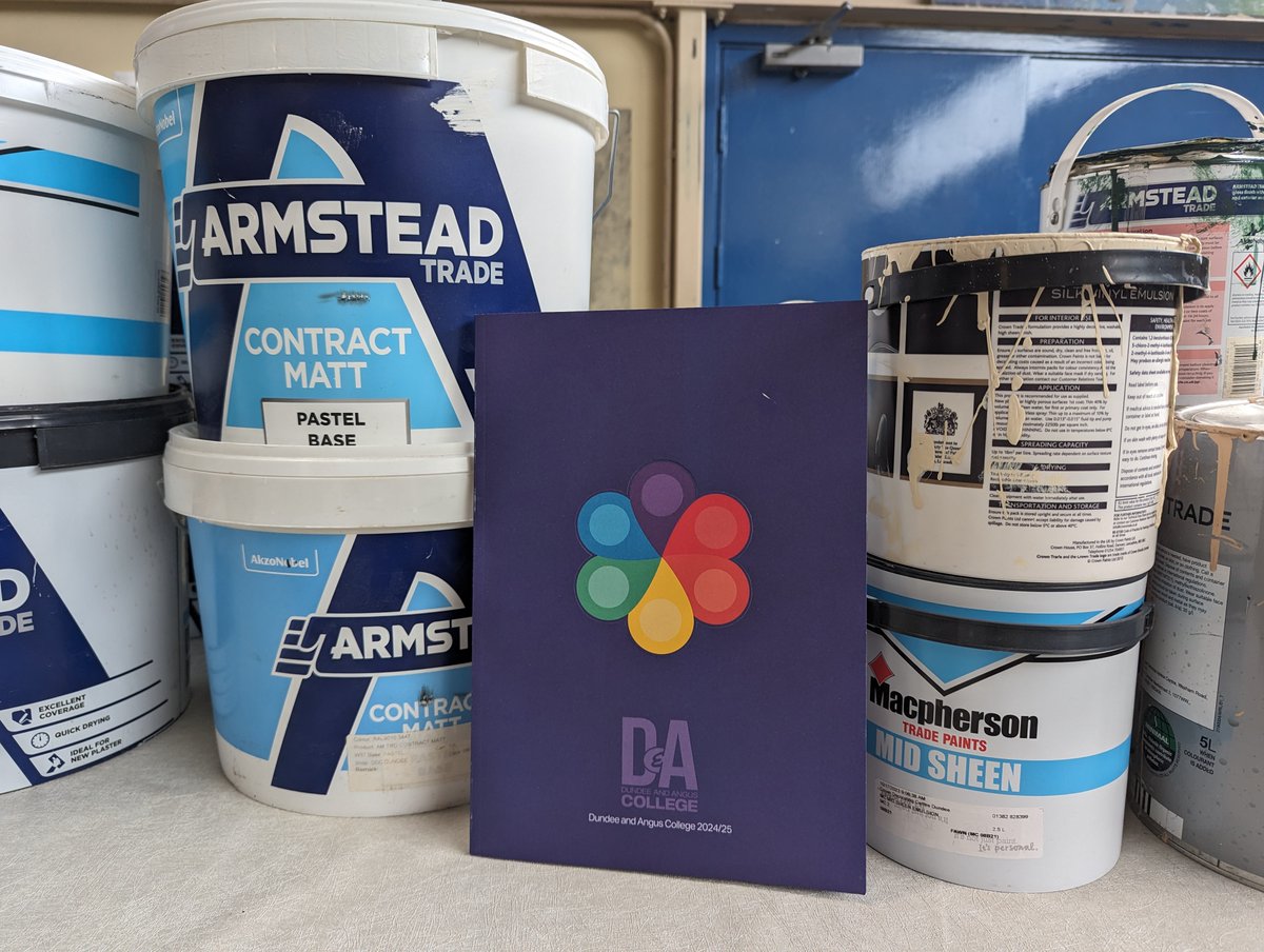 Paint your future at D&A! 🖌️📍 It all starts by opening our prospectus! Pick one up today at our campus Help Points or view online here 👉 ac.pulse.ly/k55zv4x6c5