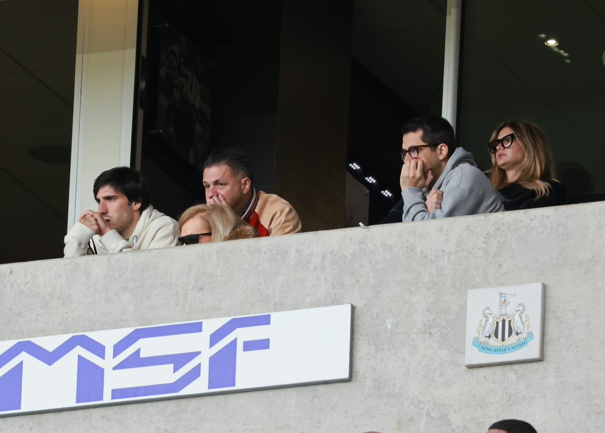 Sandro Tonali and Gareth Southgate both in attendance at St James' Park this afternoon #NUFC 📸 @iainbuist1971